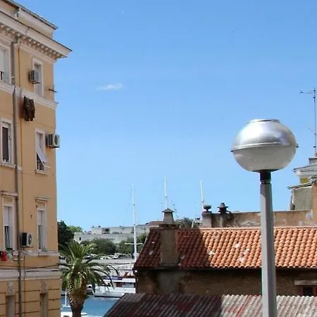 Bay Bridge Center 1 Apartment